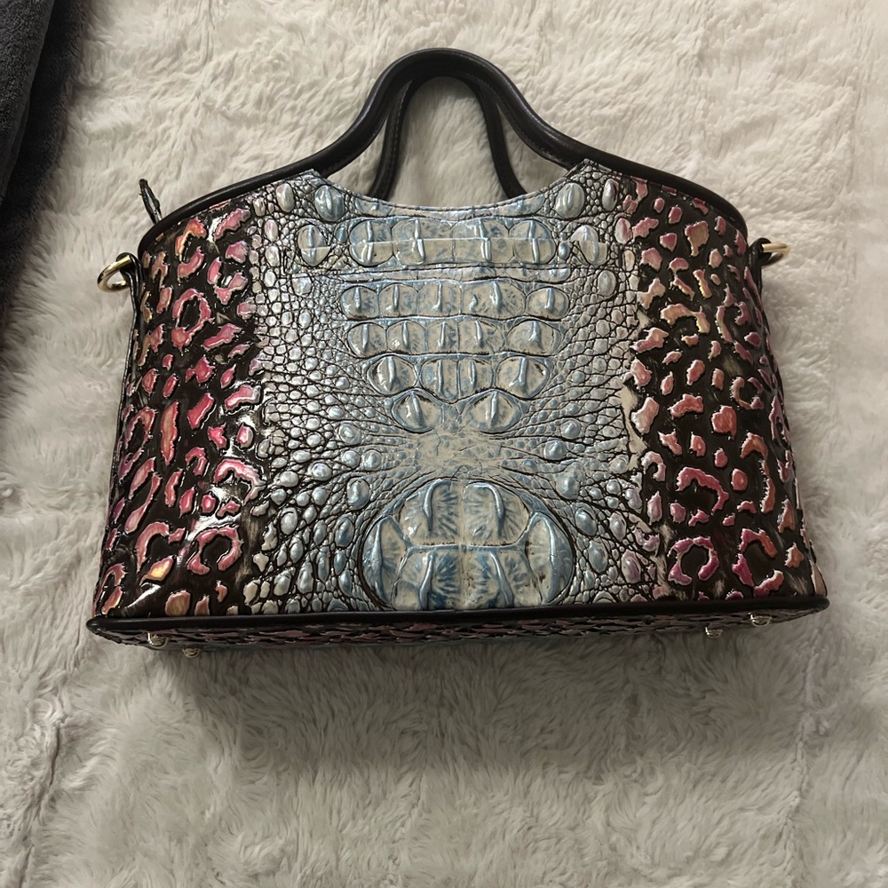 Brahmín Bag. New. I removed the tags to use it, and was not big enough for me.